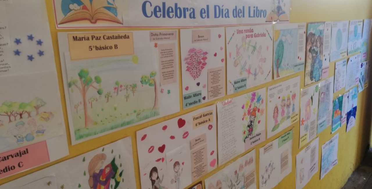 Los alumnos/as del colegio celebraron el Día del Libro con un mural de poemas y dibujos propios